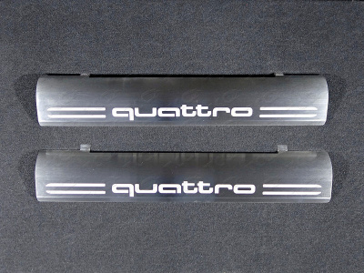 Audi Q5 (08–12) Накладки на пластиковые пороги (лист шлифованный надпись quattro)